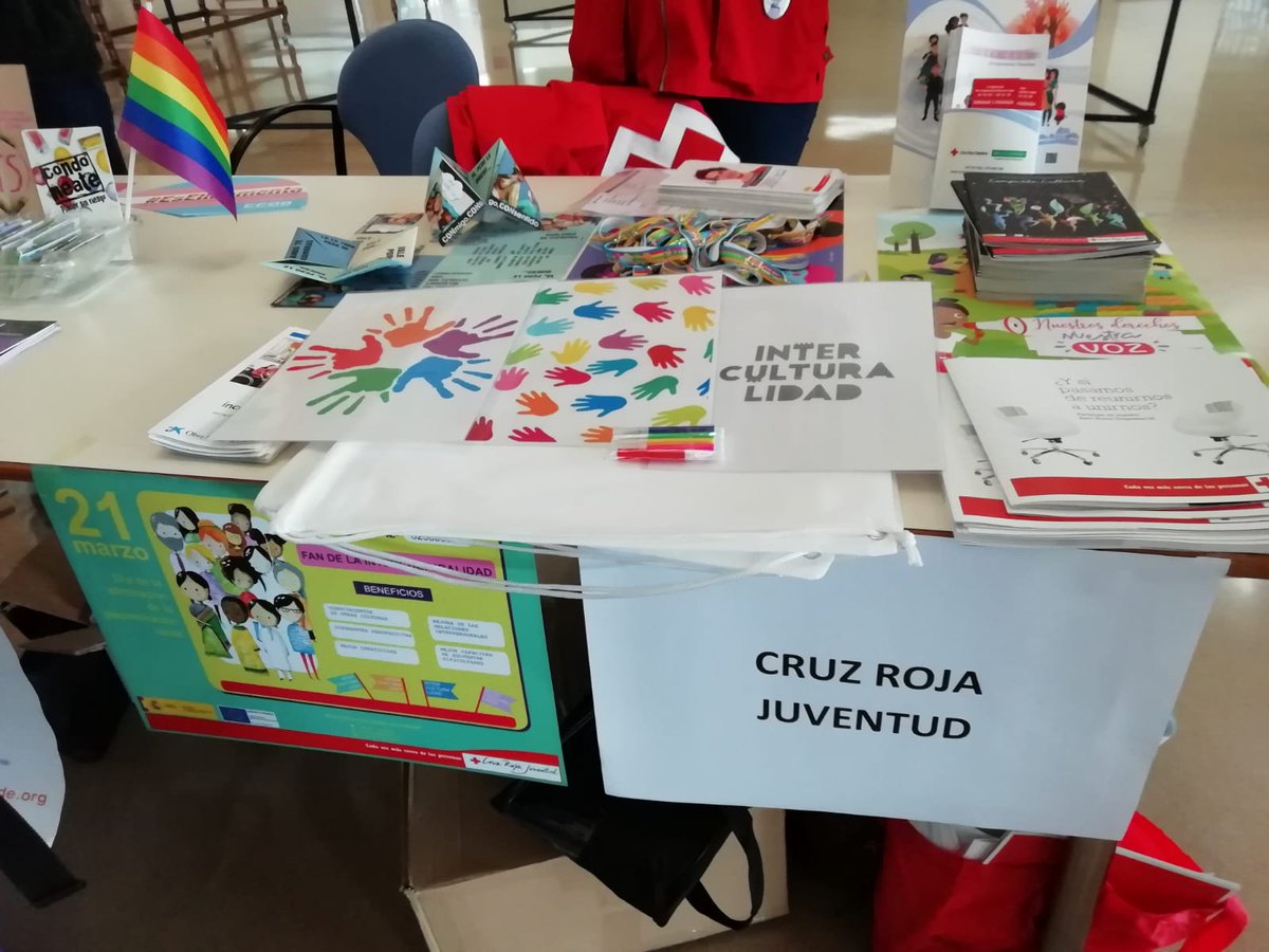 Crj_extremadura's tweet photo. Esta semana hemos estado con @_CJEx_ en el #EspabilaUni en Cáceres!
#Voluntareando #CRJExt https://t.co/t0FRvixhlV
