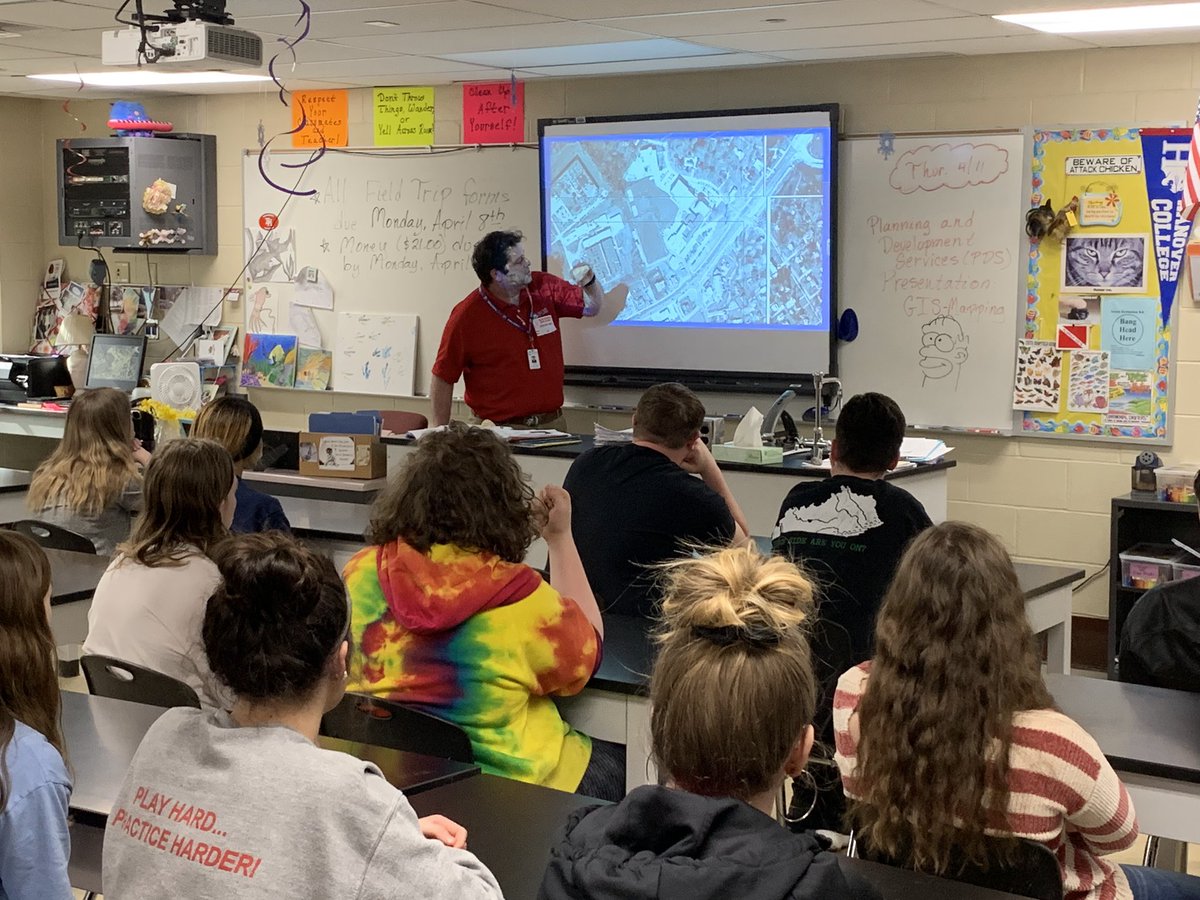 NKYdroneLAB's tweet photo. Teaching #gis #Drones &amp; #topography with the reality sandbox at @DixieHeightsHS today! #UAVS and sandboxes are great #geomentoring tools to engage students. All smiles here. https://t.co/l6kdmNoZUy