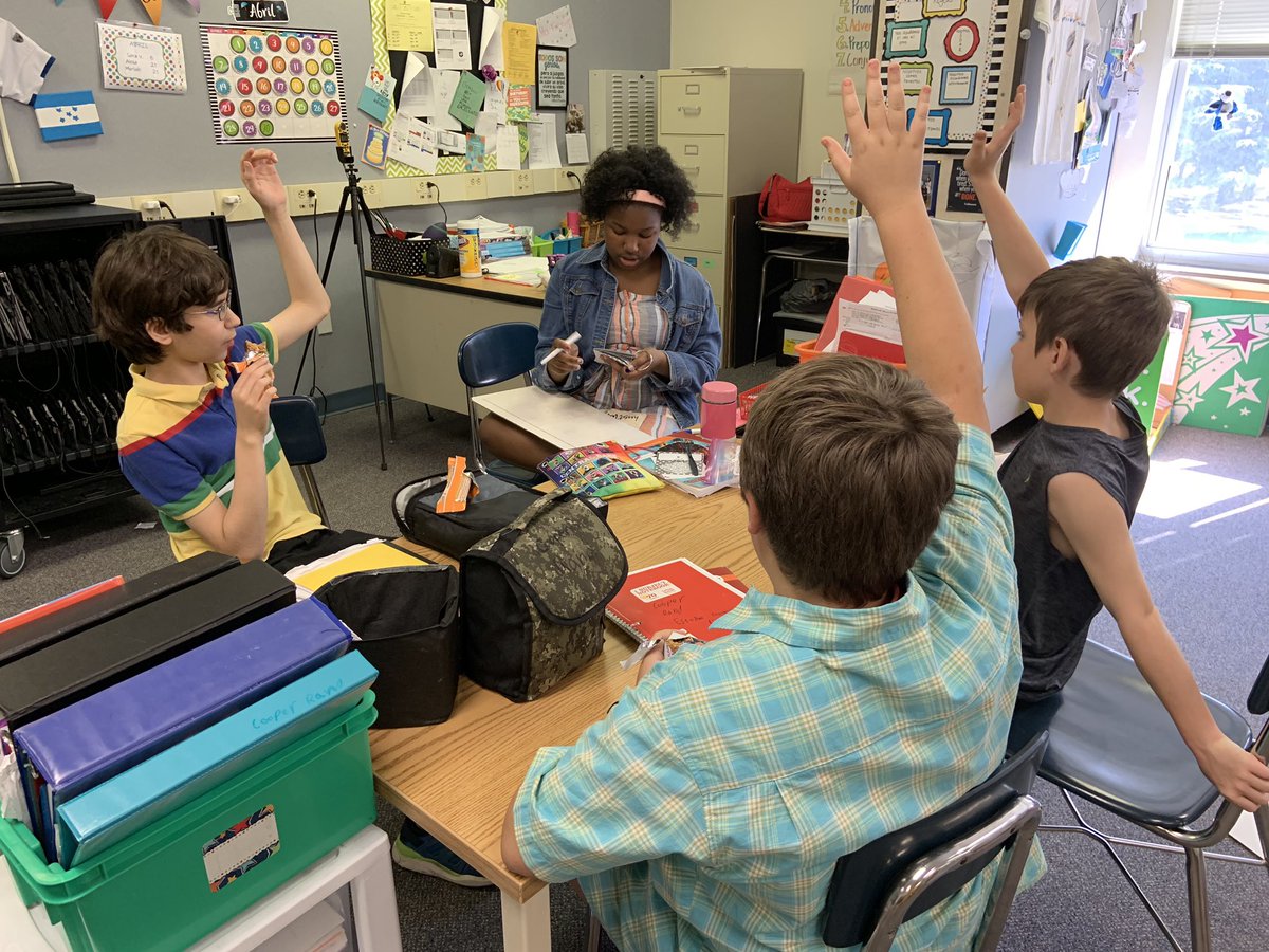 KenniaFuentes's tweet image. We start our science lessons with #lightningRounds @WCPSSElemScie  @JeffreysGroveES @ParticipateLrng #soaringeagles