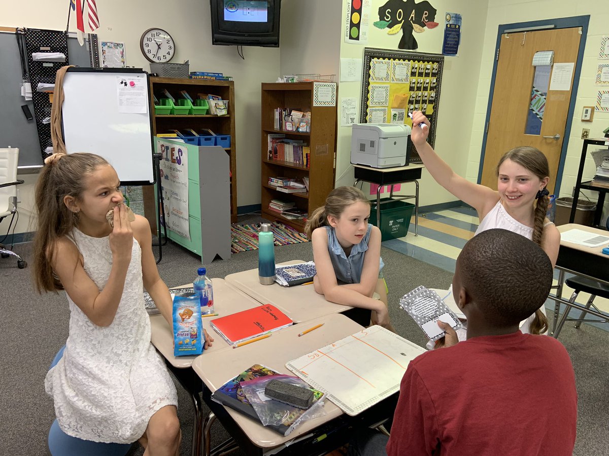 KenniaFuentes's tweet image. We start our science lessons with #lightningRounds @WCPSSElemScie  @JeffreysGroveES @ParticipateLrng #soaringeagles