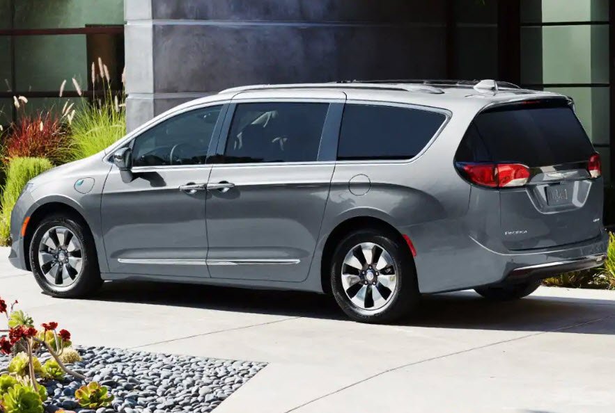 Trouble parking? The #Chrysler Pacifica comes equipped with ParkSense® Rear Park Assist with Stop, so you can park like a pro every time!