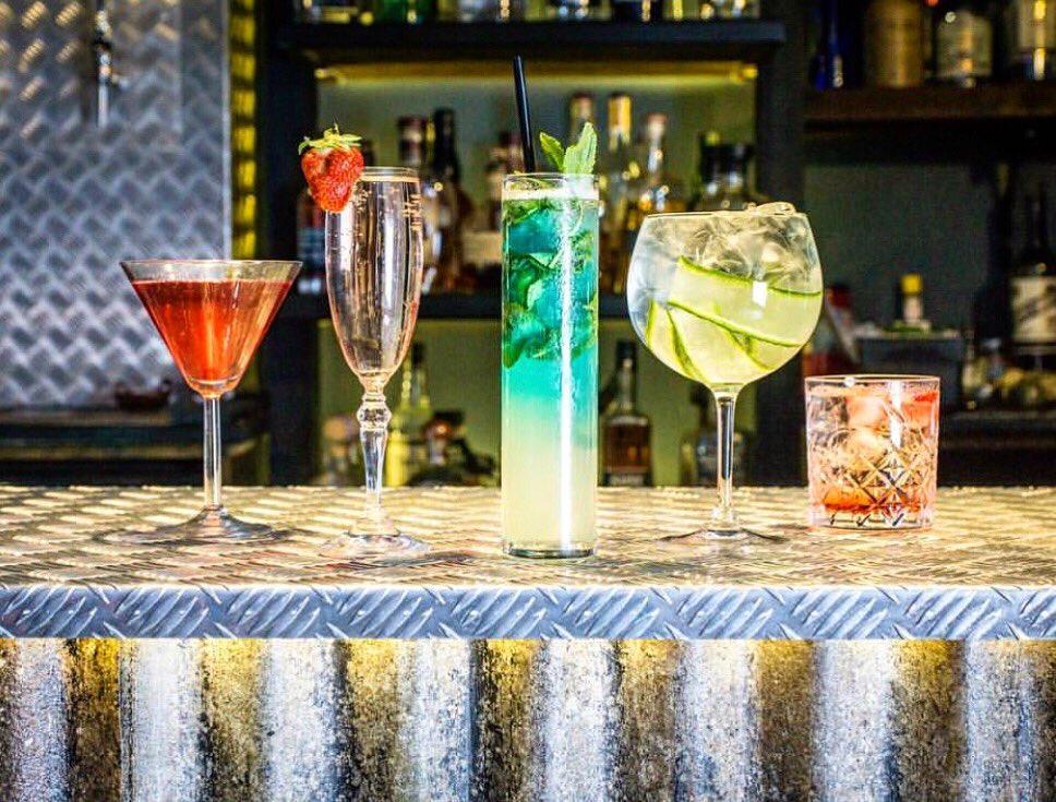 TheBedfordTW's tweet photo. Fancy a cocktail tonight?🍸
Only two hours between 7pm and 9pm cocktails at The Bedford for £6😱 Be first! 🏃🏼♀️🏃🏻♂️
#thebedfordtw #happyhours #cocktails #tunbridgewells #highstreet #kent #tunbridgewellspub #goout #callfriends #twpub #kentpub #gintonic #espressomartini #cosmopolitan https://t.co/h8pDyT7b8P
