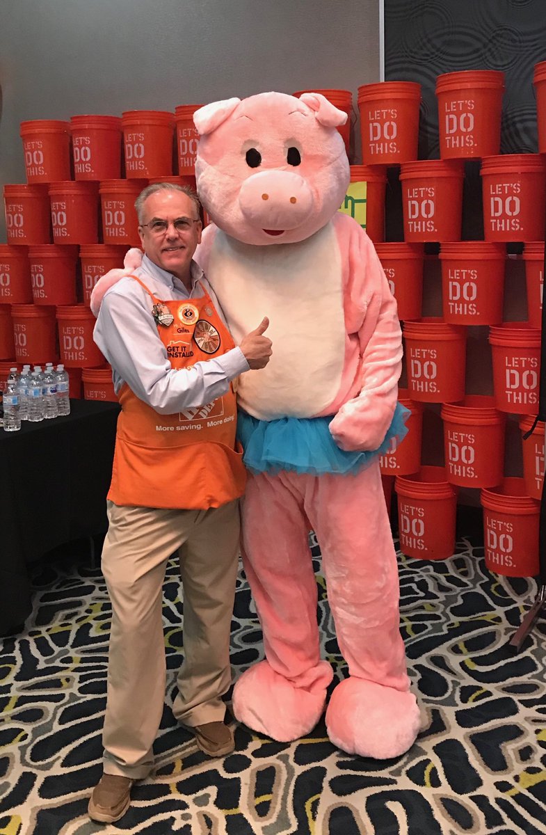 Ran into a good friend Wiggles at our D23 training in Jacksonville.