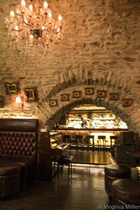 ThePerfectSpot's tweet photo. The basement magic & quality #cocktails of #Prague's @BlackAngelsBar (don't let the touristy-looking sign and location fool you #cocktail aficionados — it's a great #bar)...
#PragueBars #BoozeTraveler #Bars #Worlds50BestBars #WorldTravel #Drink #Drinks https://t.co/g93Wjd5NGj