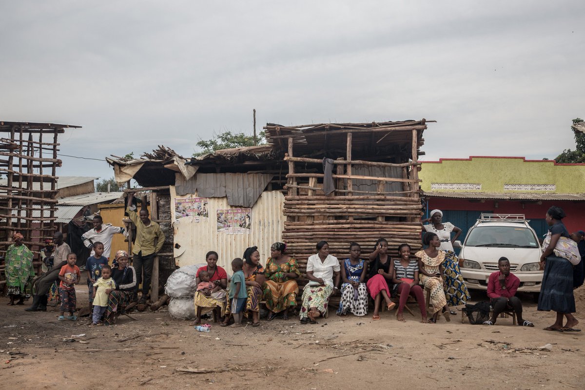 100Reporters's tweet photo. #TBThursday A seven-month investigation by @sallyhayd of @J4T for @100Reporters &amp; @NBCNews revealed how some @Refugees workers are allegedly demanding bribes at #UNHCR camps. #Whistleblowers face reprisals for speaking up, while #corruption persists. ➡️ https://t.co/qnliEEADYk https://t.co/SV8H5F3jtY