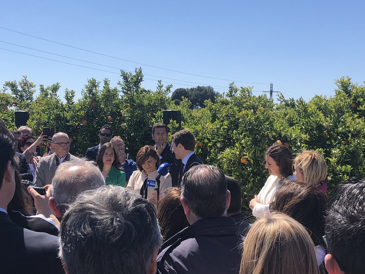 Bailach's tweet photo. Esta mañana acompañando a nuestro presidente y próximo presidente del gobierno de 🇪🇸 España @pablocasado_ apoyando a la agricultura valenciana. Un acto con la presencia de nuestra presidenta y próxima presidenta de la Generalitat @isabelbonig
#PopularesValorSeguro
#FemPartit https://t.co/us6s2azSsO