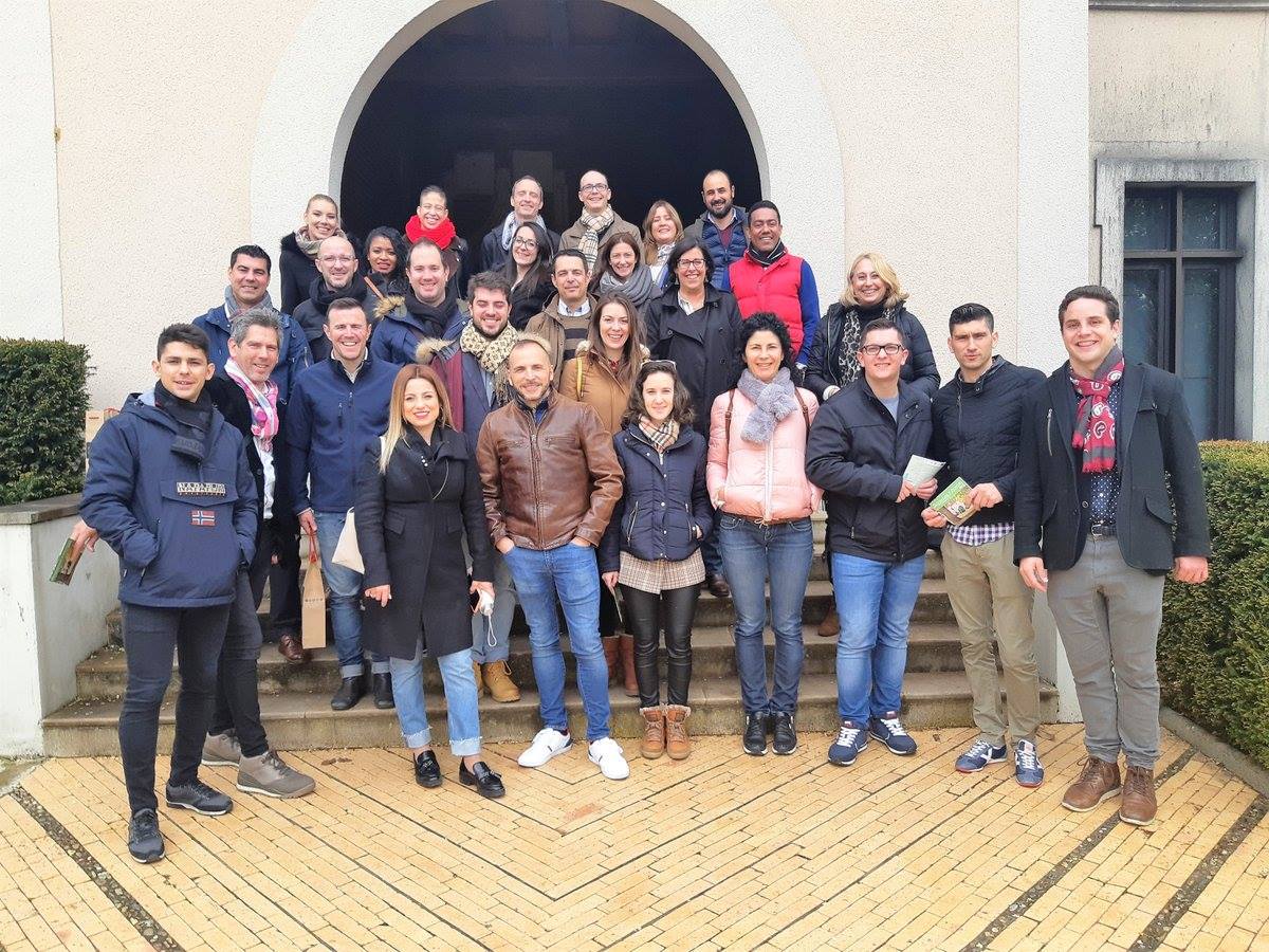 DomaineOgnoas's tweet photo. [ ON EN PARLE ] Visite au Domaine d'#Ognoas de la @CamaraAlicante, Chambre du Commerce et Industrie d'Alicante en Espagne. 28 professionnels, dont de nombreux restaurateurs, ont été séduits par la richesse et la diversité aromatique de l'#Armagnac. #ArthezdArmagnac #Landes https://t.co/oLNxANN15B