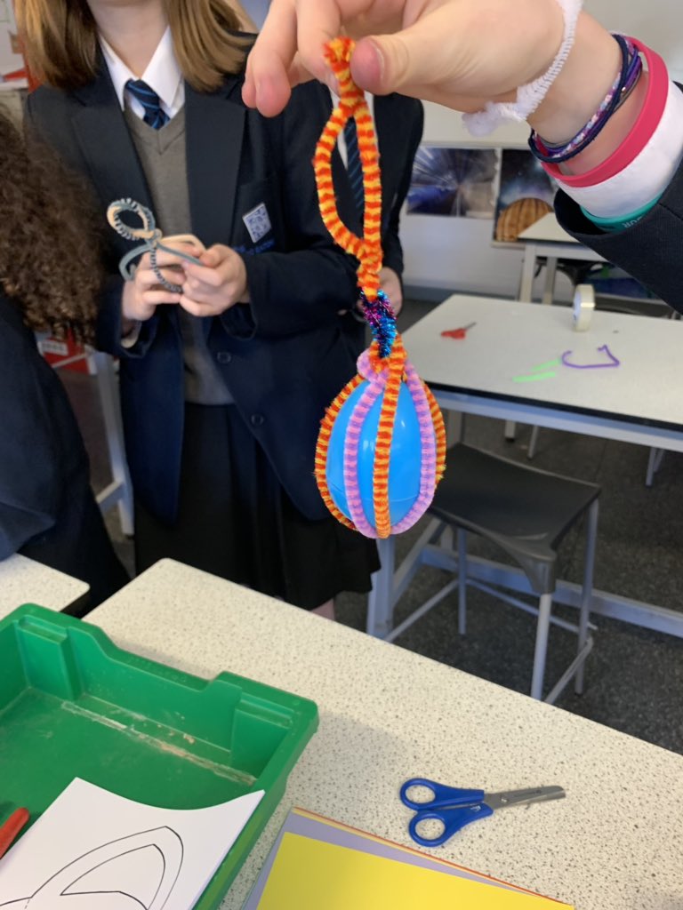 tlesphysics's tweet photo. Some ‘egg’cellent creations in Science club today to land our eggs safely in a basket following a zip line journey @longeatonschool @TLES_Brainiacs https://t.co/zwdspsrSm6