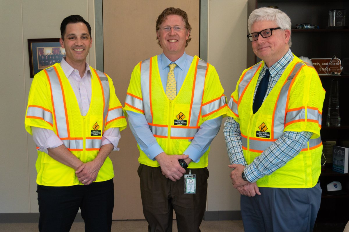 KYTC's tweet image. Safe drivers + Safe workers = Safe works zones. @KYTC State Highway Engineer @AndyBarb3r, Dep. Secretary Paul Looney, &amp;amp; Secretary Greg Thomas are #VestedinWZSafety. Please remember to slow down in work zones.