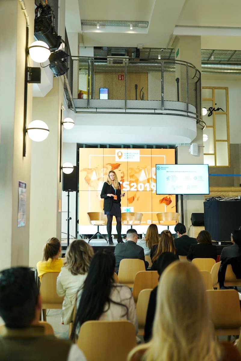 BCNTourismS's tweet photo. Anna Casadella de @BarcelonaGlobal pone Barcelona a debate y nos cuenta cómo la ciudad puede recuperar la confianza del tursimo #BTS2019 #BarcelonaGlobal https://t.co/JfSJOUKckY