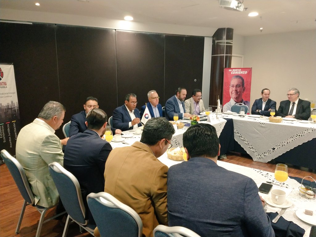 canacintrap's tweet photo. En este momento comienza el desayuno con el candidato a la gubernatura de Puebla @jimenezmerinomx 

#LaFuerzaDeLaIndustria 
#CANACINTRAPuebla https://t.co/GBpwnEin0u