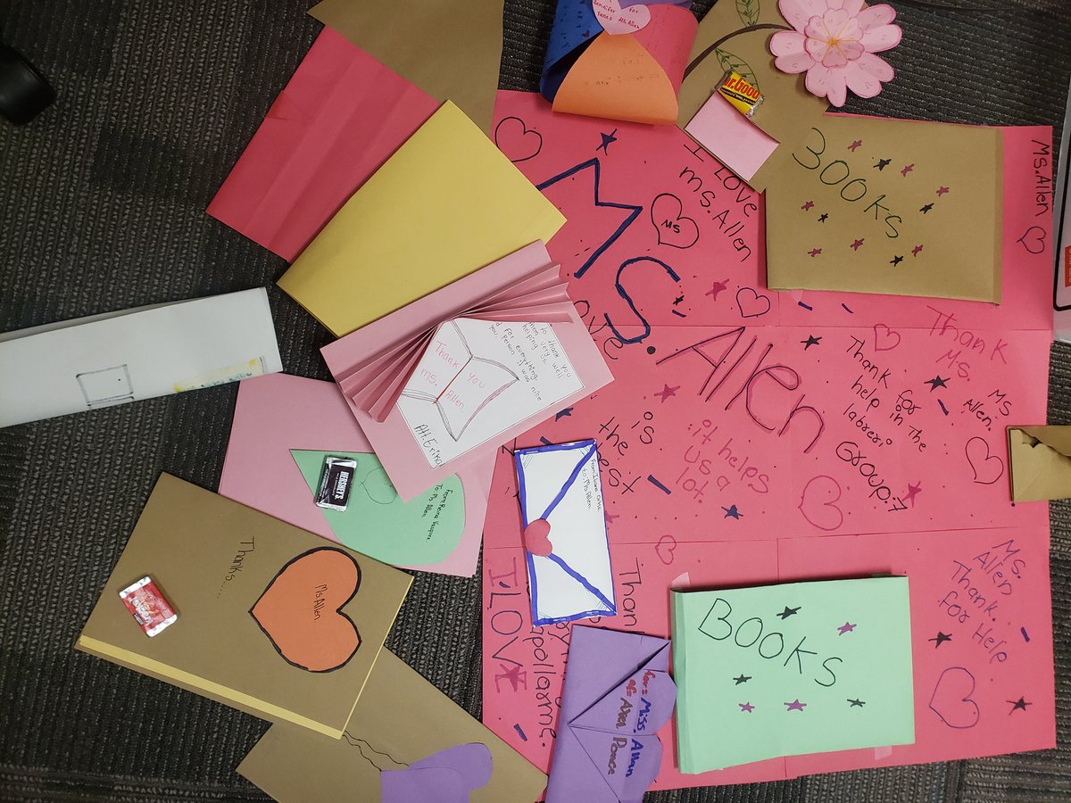 aggie_rutaquio's tweet photo. Our MPA Newcomers are sending their love to our fabulous librarian @Caro_Allen on National  Library Day! @MPA_Jaguars #MPAMakesadifference @GISD4ELLs https://t.co/NEcv7dMUiW