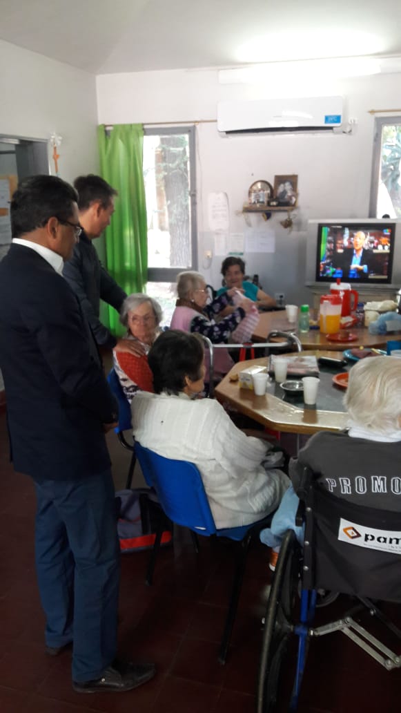 ge_acevedo's tweet photo. #Hoy visitamos a Francisca que está próxima a cumplir 94 años y vive desde hace muchos años en el Hogar Padre Lamonaca junto a 88 abuel@s que alegría verlos felices!! https://t.co/Rc7ItCOwnq