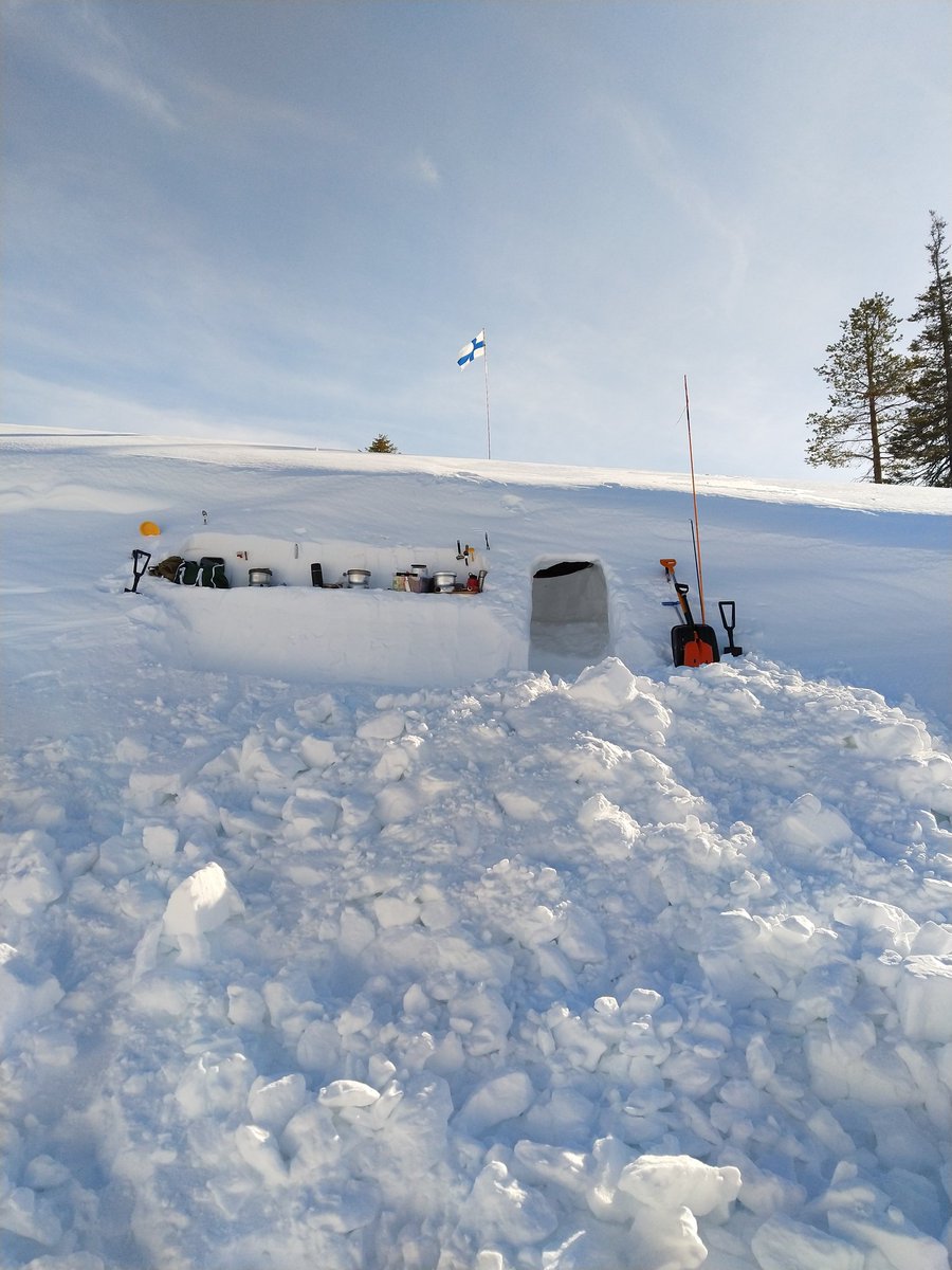 metsaverkosto's tweet photo. Tutustumassa @Metsahallitus'ksen toimintaan #tunturilappi'ssa.  #partioyhteistyö ja lumiluolataito'n edistäminen. Leirin vetäjä Antti matkassa jo 21. kerran. #metsäverkosto @LukeFinland @metsakeskus @Metsahallitus https://t.co/5m8b0Fl7El