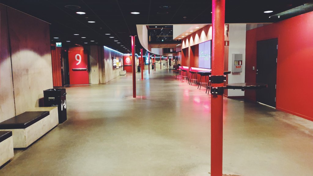 Pressvisning av After bokstund.wordpress.com/2019/04/11/pre…