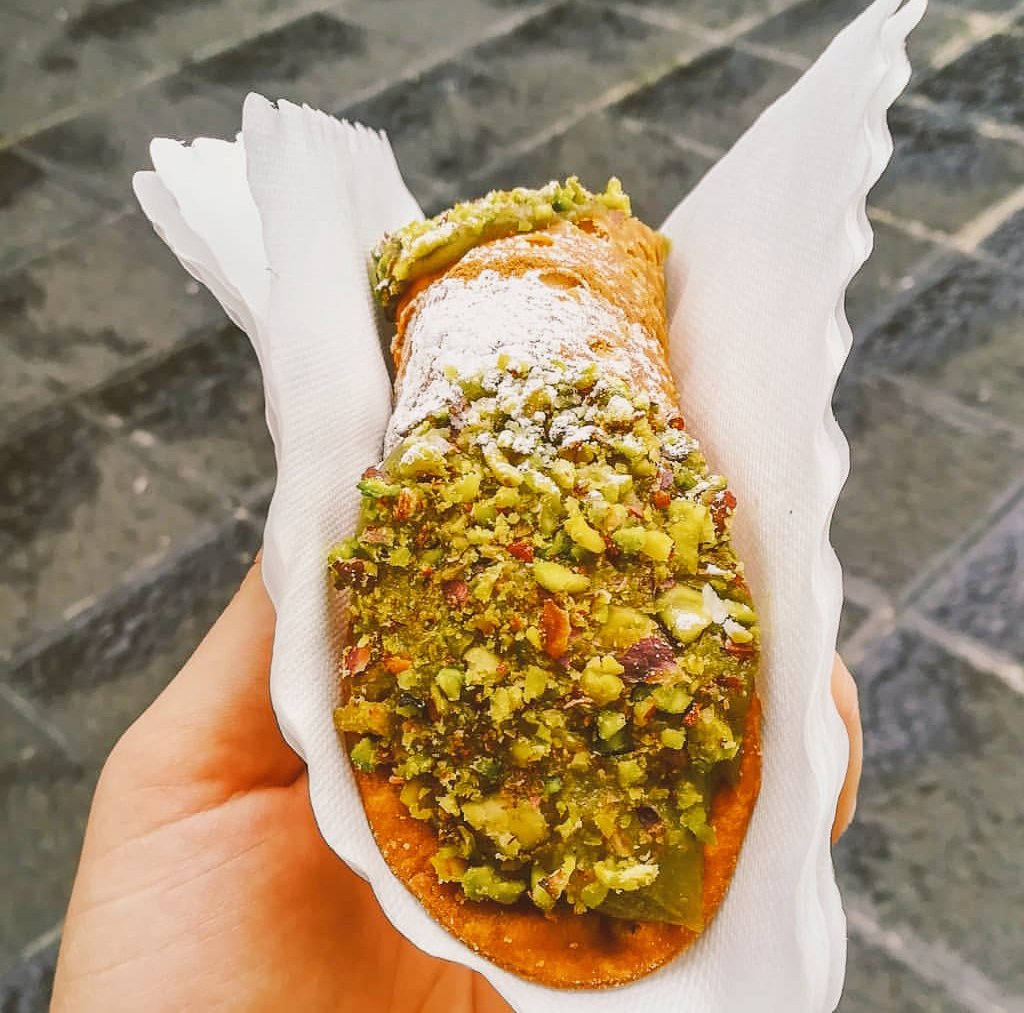 MarcoVilIegas's tweet photo. #FelizJueves solo en #Sicilia el verdadero #cannoli #Cannolo #DjchefCraft #Italia #TravelItalia #DjchefFlyFish https://t.co/i0Wsoa4fna
