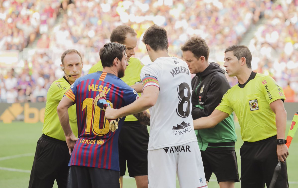 REGALO 🎟️🎟️ | Si no te quieres perder el #HuescaBarça de este sábado (16:15 h) en 🏟️ El Alcoraz, aún tienes una oportunidad. Sorteamos una entrada doble‼️ Para ello: 

1⃣ Síguenos en Twitter 
2️⃣ RT esta publicación 

👉 Ganador/a, mañana en este post a las 17 h 🍀