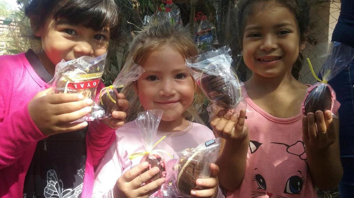 ConLaGenteRos's tweet photo. 🔴 #LaNoticiaSolidaria | Por una Pascua diferente: organizan colecta de huevos y chocolates para un merendero

👉 La copa de leche Ojitos Felices, de Villa Gobernador Gálvez, vuelve a emprender una ayuda solidaria para más de 270 chicos

➡️ https://t.co/A7TCWcgWBp https://t.co/TIRg29kKvS