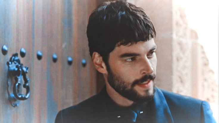 zehlilay's tweet photo. Düşelim bakalım yine ay ay çok fenayım ya...😍

#Hercai #MiranAslanbey #akınakınözü https://t.co/eRRq6OKbIP