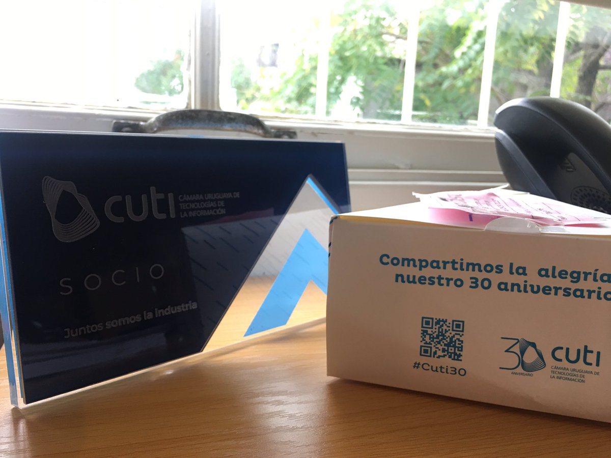 Felices 30 años! Muchas gracias por el exquisito regalo #Cuti30 #SociosCuti <a href="/CutiUy/">Cuti</a>