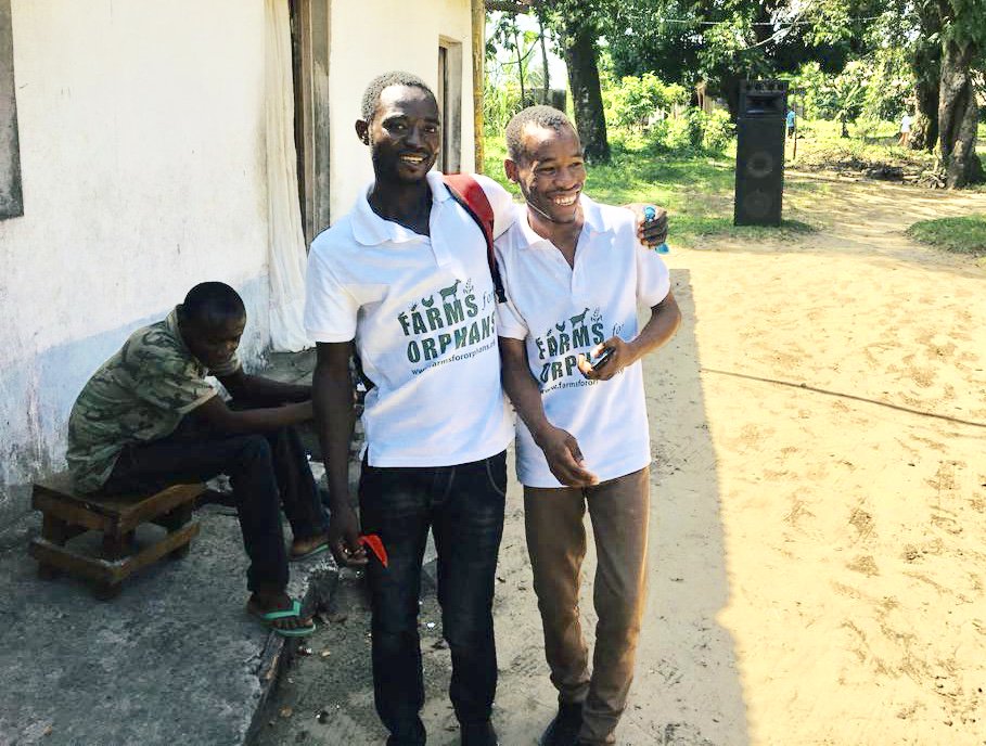 Every week FFO farm trainer, Fabrice, spends time with our #youthfarmers, providing them with support and mentorship.
#DYK? Youth employment in #agriculture contributes to ending #hunger and #poverty in #Africa.