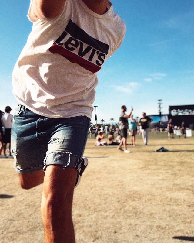 raul_al's tweet photo. - denim, set, go! #liveinlevis #coachella ready! - pic by @dallia #raulal https://t.co/5hahWDRvO4 https://t.co/Ktsog9m6Jn