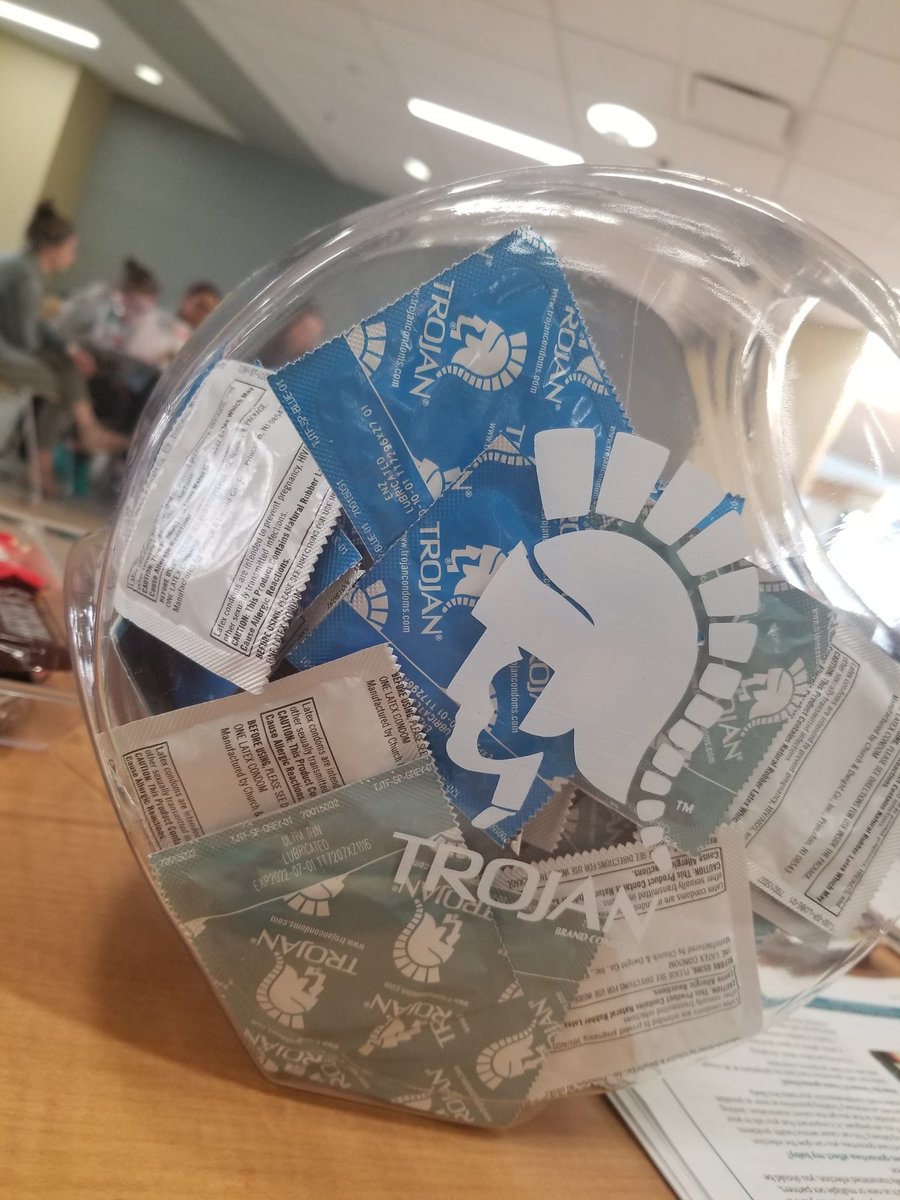OptionsatCalUPA's tweet photo. Come play our STI dice game from 11 to 1 in Natali and get some free condoms when you leave 🎲 https://t.co/X8DpX5SuAk