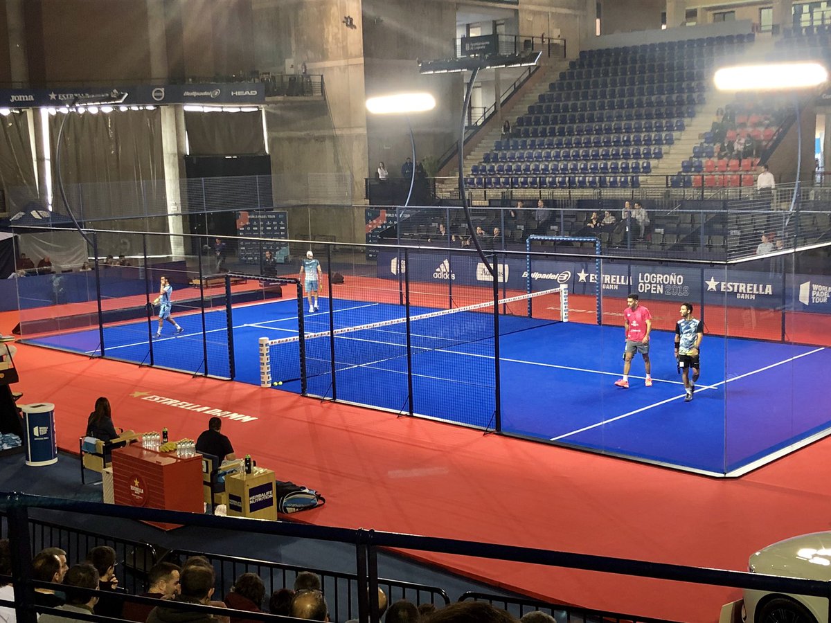 MaRcO12wer's tweet photo. Gran día de padel!! 👍🏻👍🏻🔝🔝🎾🎾 #WPTLogronoOpen @Miguel_Lamperti @Sebanerone @VolvoCarHoy_es https://t.co/uQQUNDpwoZ