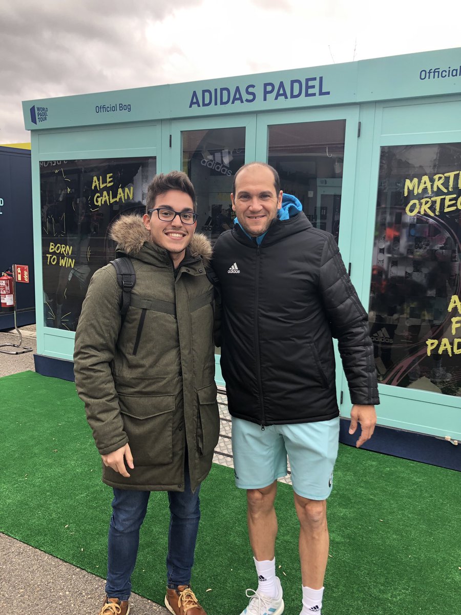 MaRcO12wer's tweet photo. Gran día de padel!! 👍🏻👍🏻🔝🔝🎾🎾 #WPTLogronoOpen @Miguel_Lamperti @Sebanerone @VolvoCarHoy_es https://t.co/uQQUNDpwoZ
