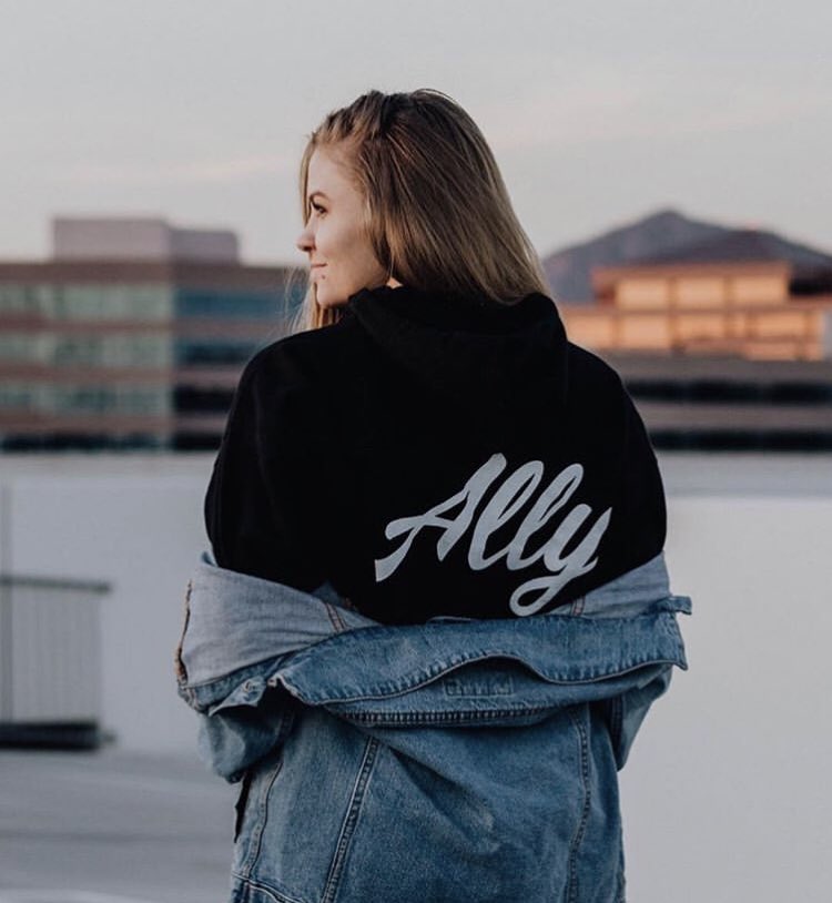 WarnerMusicU's tweet photo. 🚨 #GIVEAWAY ALERT! 🚨 

Calling all @AllyBrooke stans! 💃

Follow us and retweet this tweet for a chance to win this #Lowkey hoodie! 🖤

Tag a friend who would rock this hoodie 🔥 https://t.co/hftGdRJMZQ
