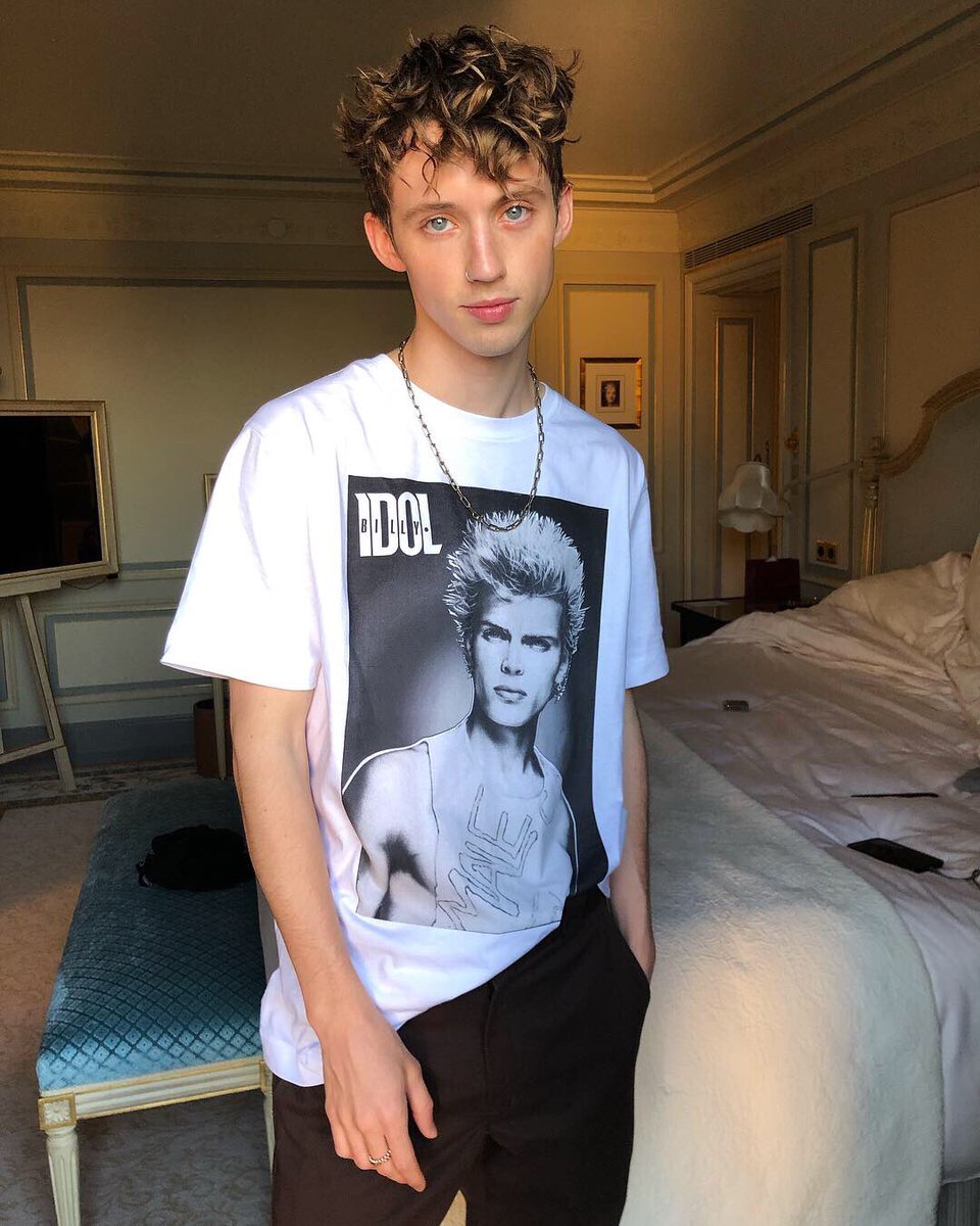 troyesivan's tweet photo. leaving w a full heart and a stye https://t.co/uTfG70gqkW