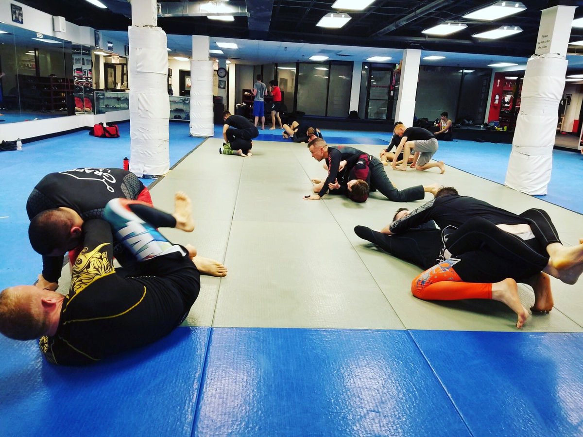 GrappleLab_BJJ's tweet photo. Last night’s #nogi session at #theLab. Join us for #FundamentalThursdays! #Bjj #oss #brazilianjiujitsu #bjjlifestyle #rolling #grapplelab #novauniao #novauniaocanada #grappling #grapplingarts #brazilianjiujitsulifestyle #bjjlife #bjjaddict #grapplelabbjj #thegrapplelab https://t.co/aUvN2ijOZ8