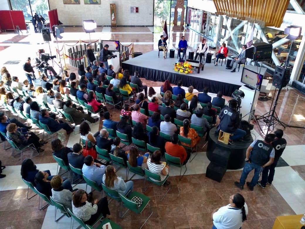 IPN_MX's tweet photo. Como parte de las actividades para conmemorar el #DíaMundialdelLibroYDelDerechoDeAutor, @DialogosCanal11 realiza una transmisión especial desde nuestra Biblioteca Nacional de Ciencia y Tecnología 
@bibliotecasIPN @TapiaFernanda  @CanalOnceTV https://t.co/yKeiLxsGzW