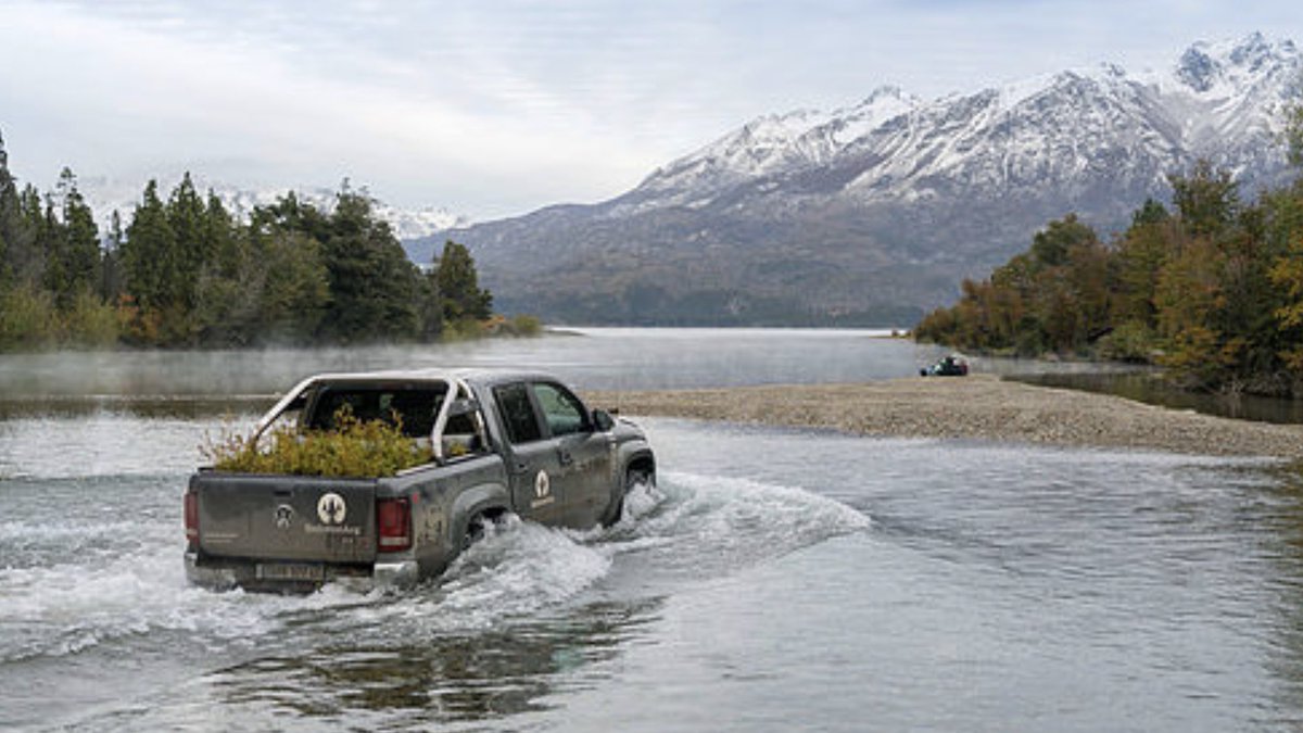 RoBerasategui's tweet photo. #Volkswagen #Amarok y la restauración patagónica en #Chubut con #ReforestArg. La nota en @CarburandoTV https://t.co/DnMXEm73sl https://t.co/Gs42ZPUhcH