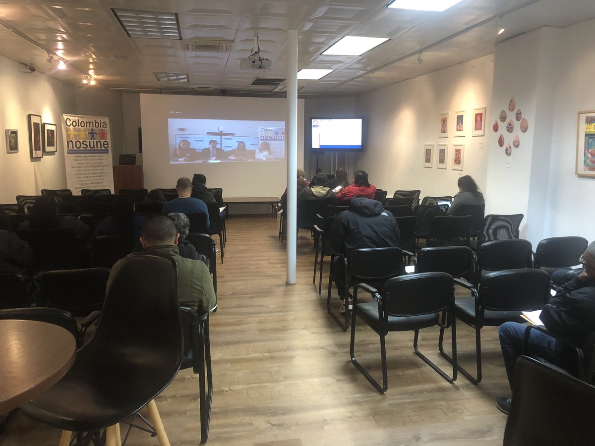 Desde el Consulado en Nueva York, colombianos siguen la transmisión de Facebook live sobre pensiones liderado por <a href="/Colpensiones/">Colpensiones</a> y <a href="/ColombiaNosUne/">Colombia Nos Une</a>