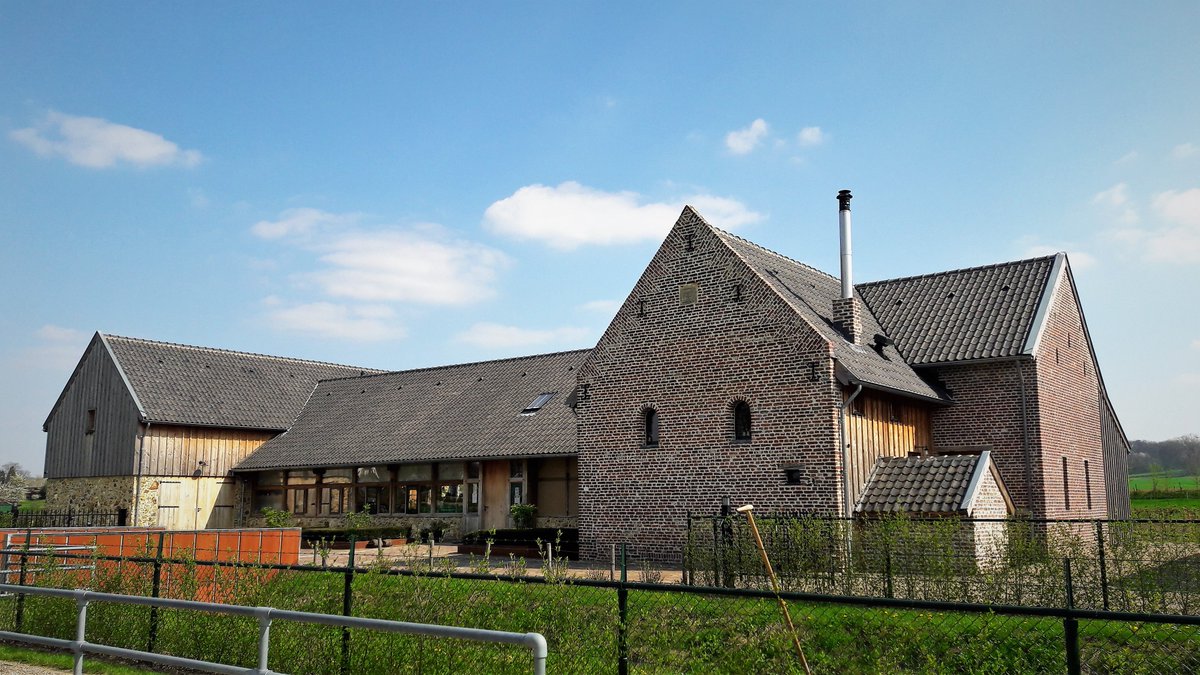 inja5248's tweet photo. Vanochtend vanaf de #Oude_Pastorie #Neerbeek #LimburgsLandschap
gestart voor een prachtige #wandeling
#genieten #genoten 🍀
@magnifiekZL https://t.co/oZiADUU0Df