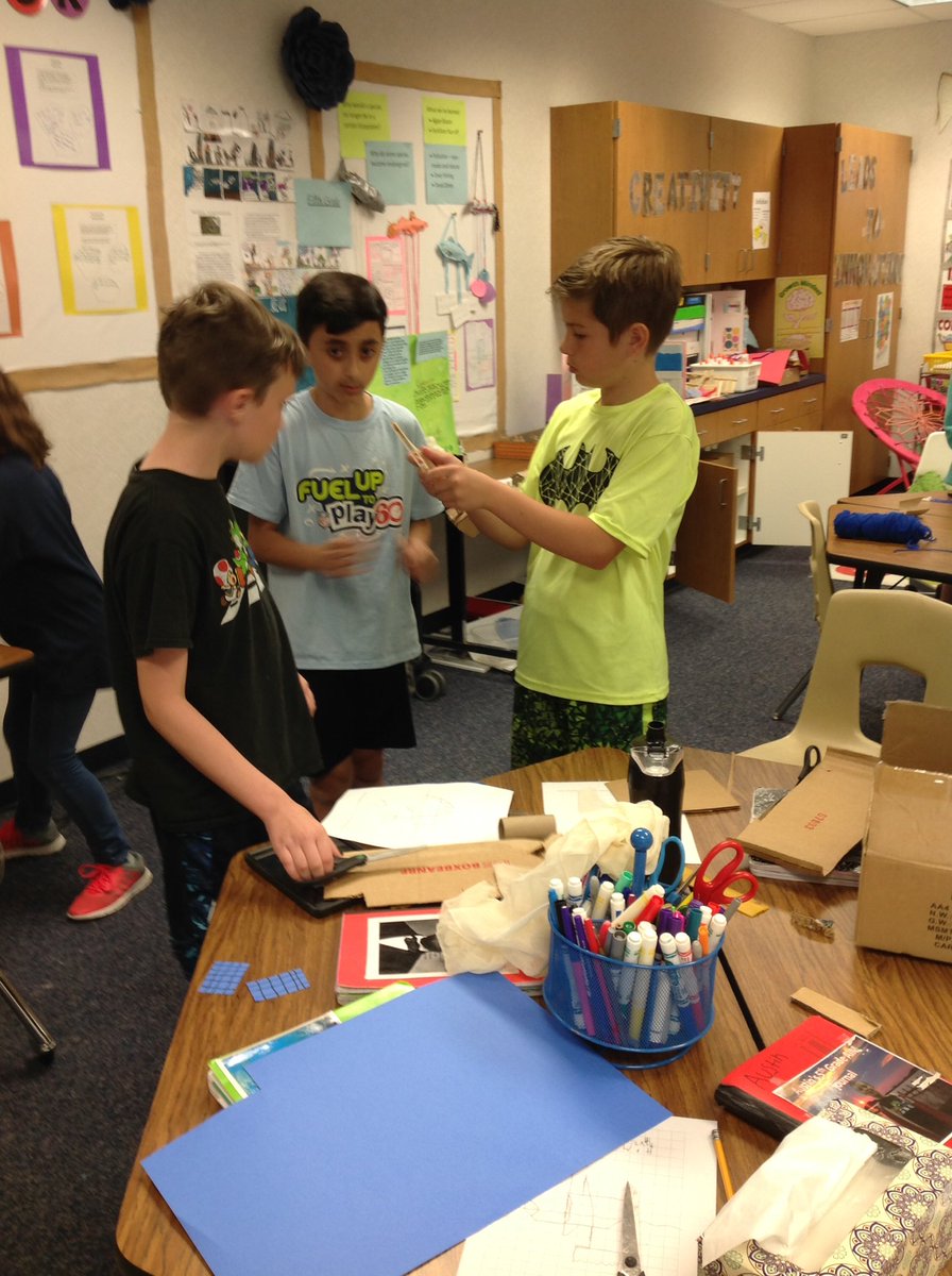 AimChandler's tweet photo. How to make a cardboard prototype? #designthinking #5thAIM #PBL https://t.co/s3TXXlyiqG