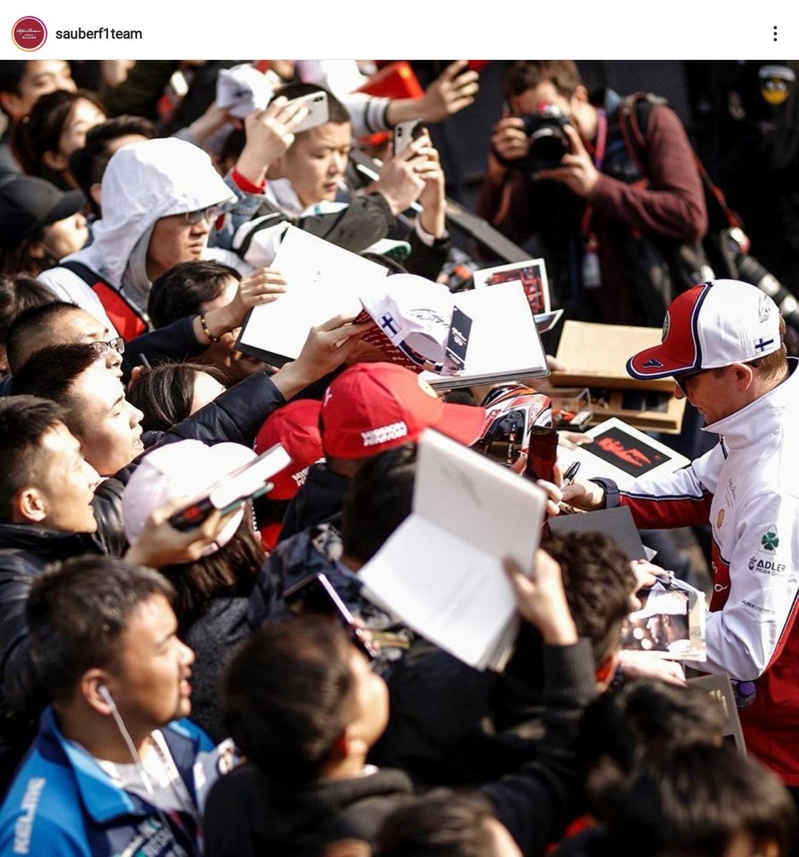 chda7777's tweet image. Signing autographs for some lucky fans 👌❤✍ #BusyMan #PopularMan #KimiRaikkonen #Iceman 💥