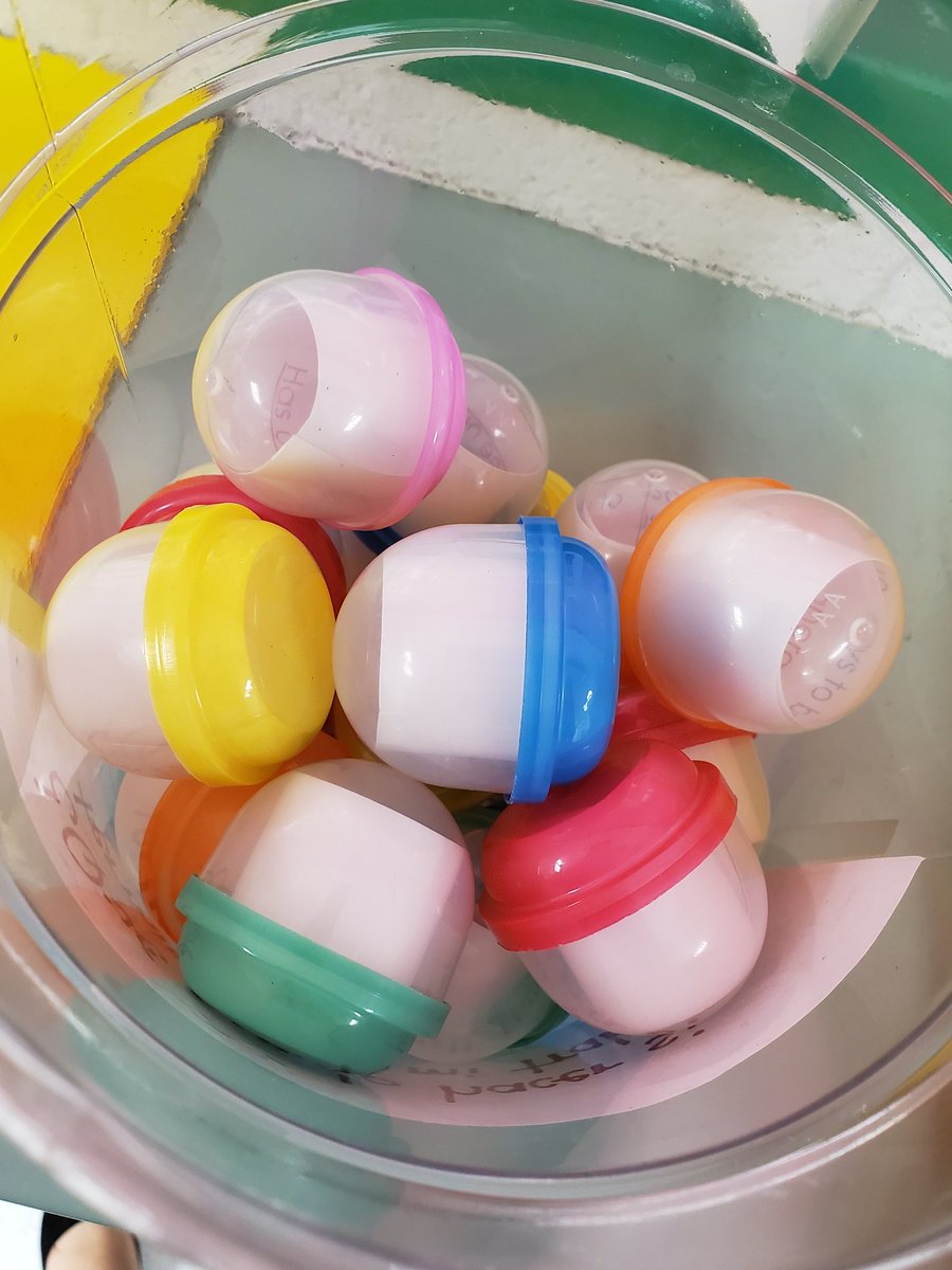 Jaleydapz's tweet photo. This is my number one method for fast finishers. Each capsule has an activity for them to do. I mix the lids every week. @crenshawcomets @ChannelviewISD #secondgradedual #secondgrade #dual #dualanguage #dualclassroom #bilingual https://t.co/lLhRNtsAm5