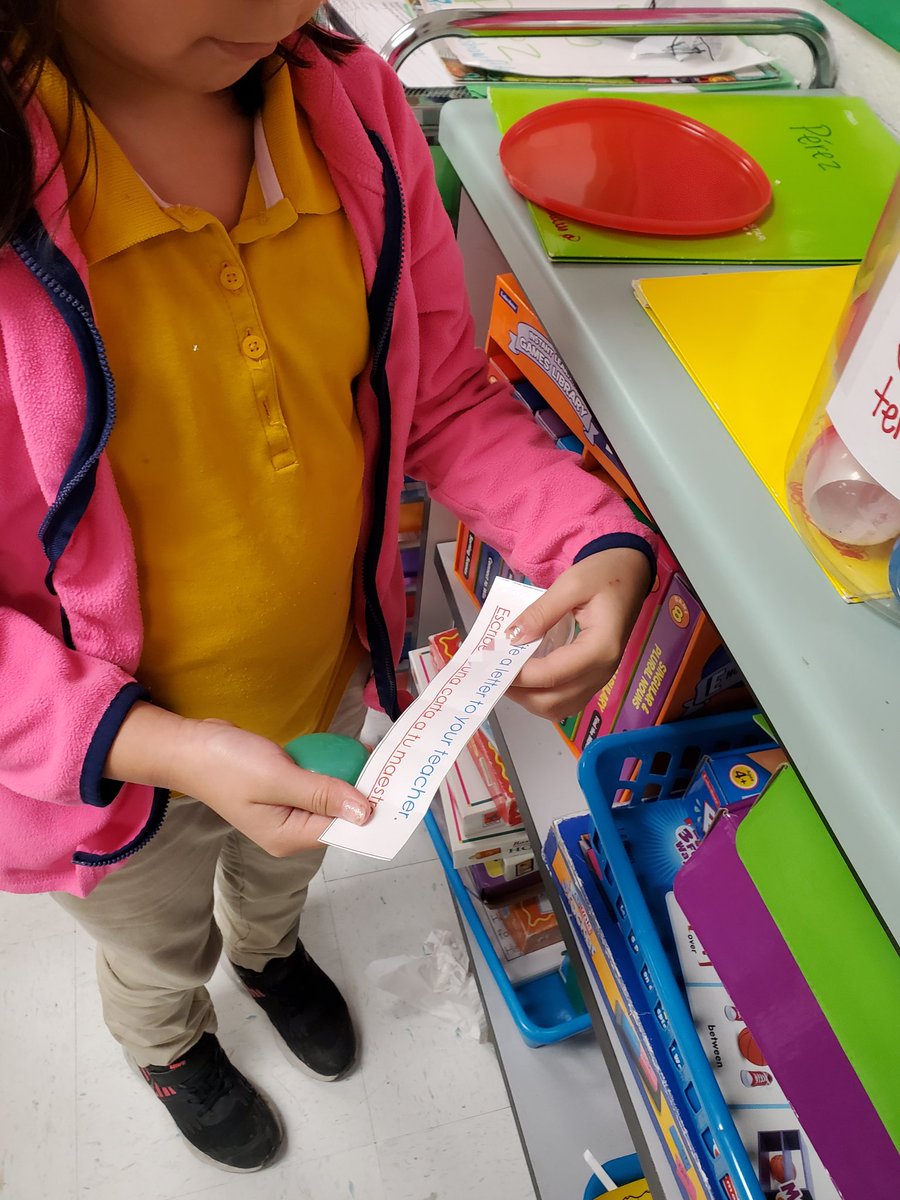 Jaleydapz's tweet photo. This is my number one method for fast finishers. Each capsule has an activity for them to do. I mix the lids every week. @crenshawcomets @ChannelviewISD #secondgradedual #secondgrade #dual #dualanguage #dualclassroom #bilingual https://t.co/lLhRNtsAm5