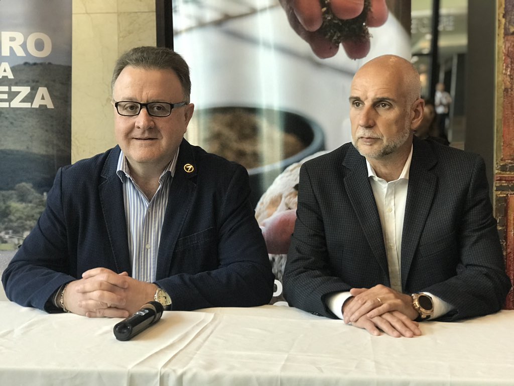 juliobanuelosok's tweet photo. #Ahora recibiendo en nuestra querida #Córdoba a Jean Paul de la Fuente Director de la Fundación #New7Wonders en el marco del concurso #7MN de Argentina en donde el #RíoMinaClavero es único representante de nuestra provincia https://t.co/vhaODBAwSO