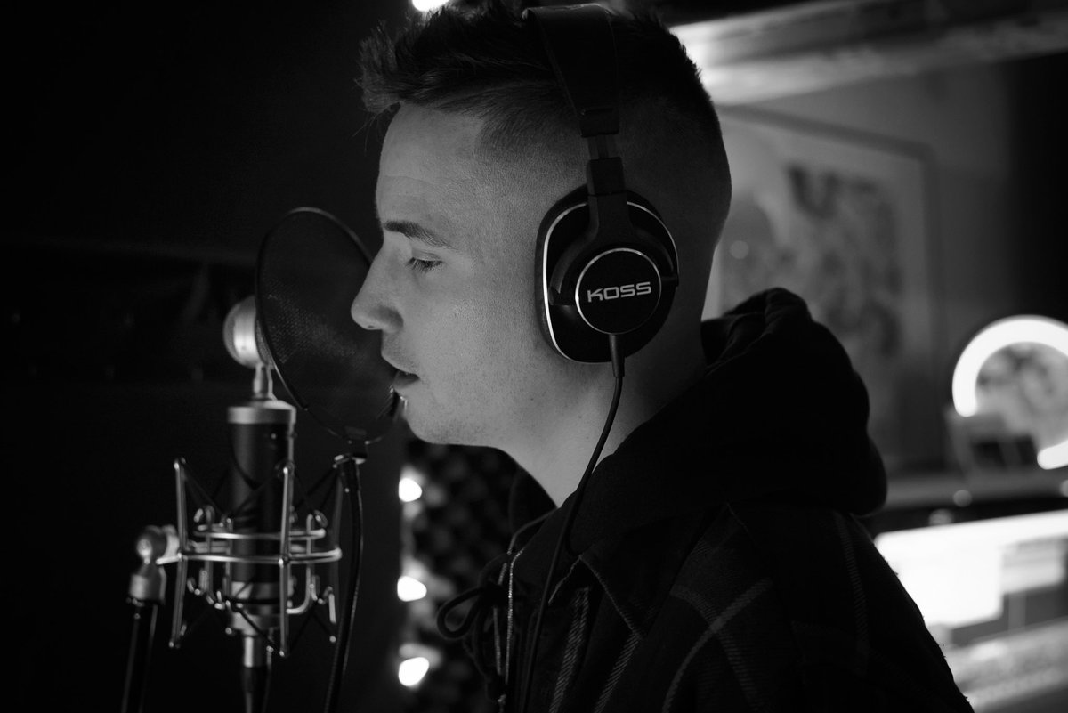 KossHeadphones's tweet photo. Time To Go Pro. #Pro4S
βThe last studio monitor headphone you ever buy.β - @CNET https://t.co/HzCSC65FQT
