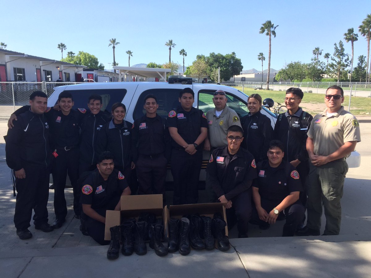 SBCSDHOPE's tweet photo. Special thanks to @fontanastation for donating boots ... all were given to @PSAofSB teaching the next generation of first responders ! https://t.co/CA0KvRWsKk