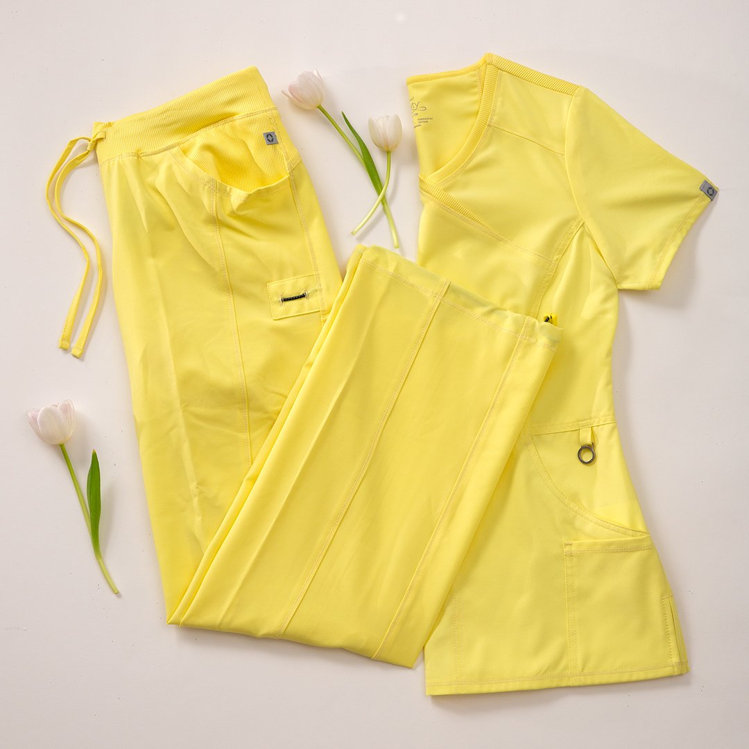 CherokeeMed's tweet photo. Hello Sunshine 🌞!
Spring into Summer with this heavenly new hue.
Featured Styles:
Rib Knit Drawstring Pant (Style 1123A)
Mock Wrap Top (Style 2625A)
https://t.co/rilU2Y6iXa
#myinfinityscrubs #lovelylemon #lemoncolor #cherokeeuniforms https://t.co/ailBV262F0
