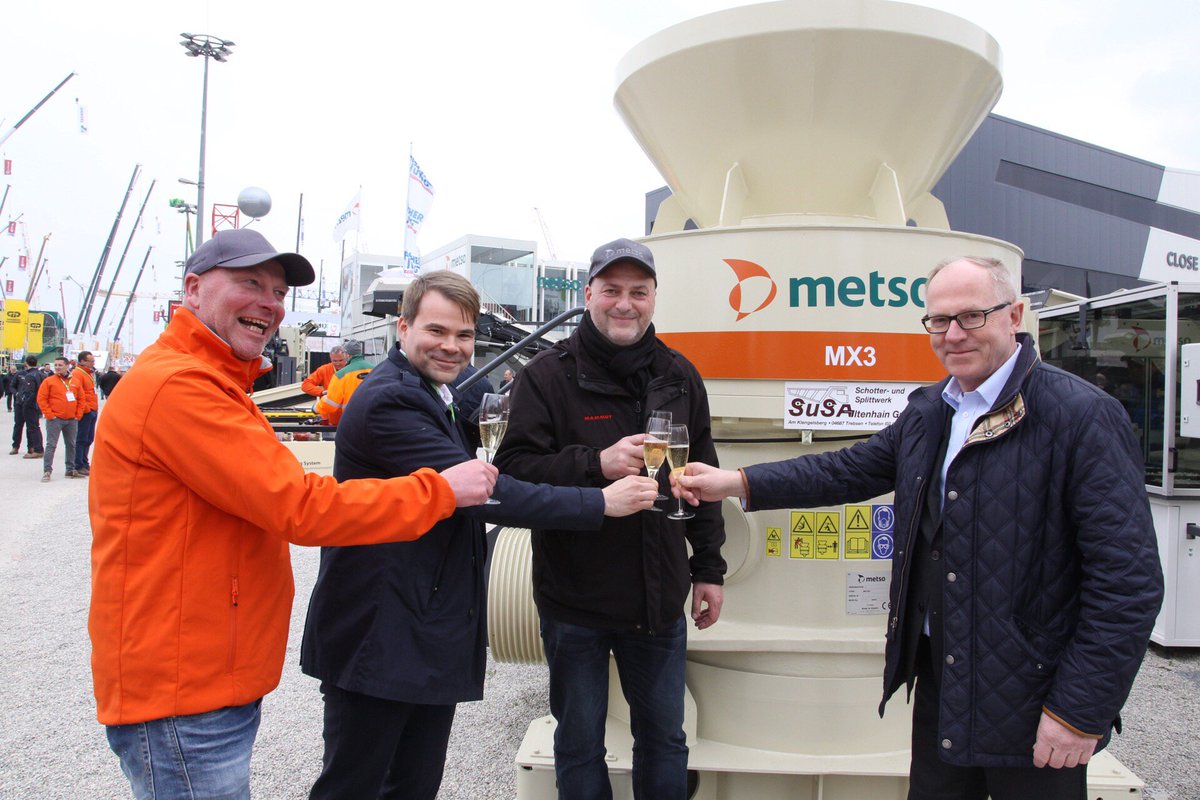 MetsoOfficial's tweet photo. Sold! We have another happy new owner: Manfred Maucher from SUSA Altenhain, Germany 😊 with @pekkavau #MetsoBauma #Bauma2019 #MetsoMX https://t.co/CeT698lzRU