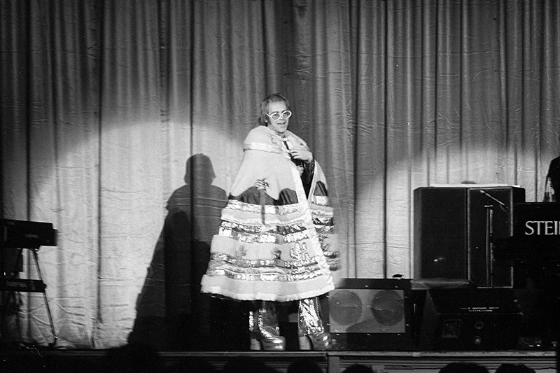 LeicesterAlumni's tweet photo. #throwbackthursday to Sir Elton John performing in Leicester in the early 70s!  

We’re not sure of the venue/year of this concert as Sir Elton performed in Leicester a few times from 1971-1973. Alums of the 70s, what do you think? #music #leicester https://t.co/xmskolSOVx