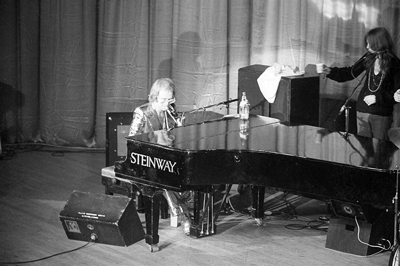 #throwbackthursday to Sir Elton John performing in Leicester in the early 70s!  

We’re not sure of the venue/year of this concert as Sir Elton performed in Leicester a few times from 1971-1973. Alums of the 70s, what do you think? #music #leicester