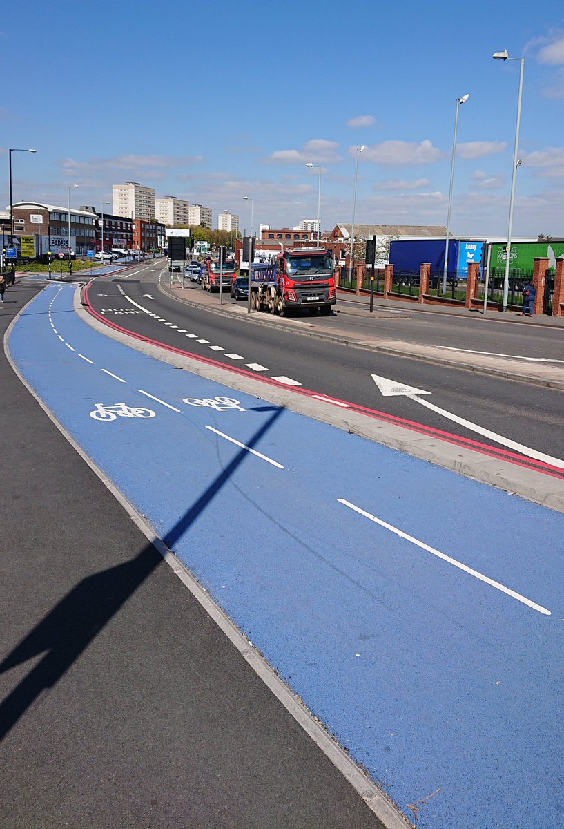 BuildsWeAre's tweet image. Cycling routes! - Yes, we cover all the latest City builds @BuildsWeAre with our #peoplewithpassion who just want to see more engagement between #ConstructionwithCommunity - this from @ellrbrown of the new blue cycleway now open on Town Row / Lancaster Street @BCRbirmingham