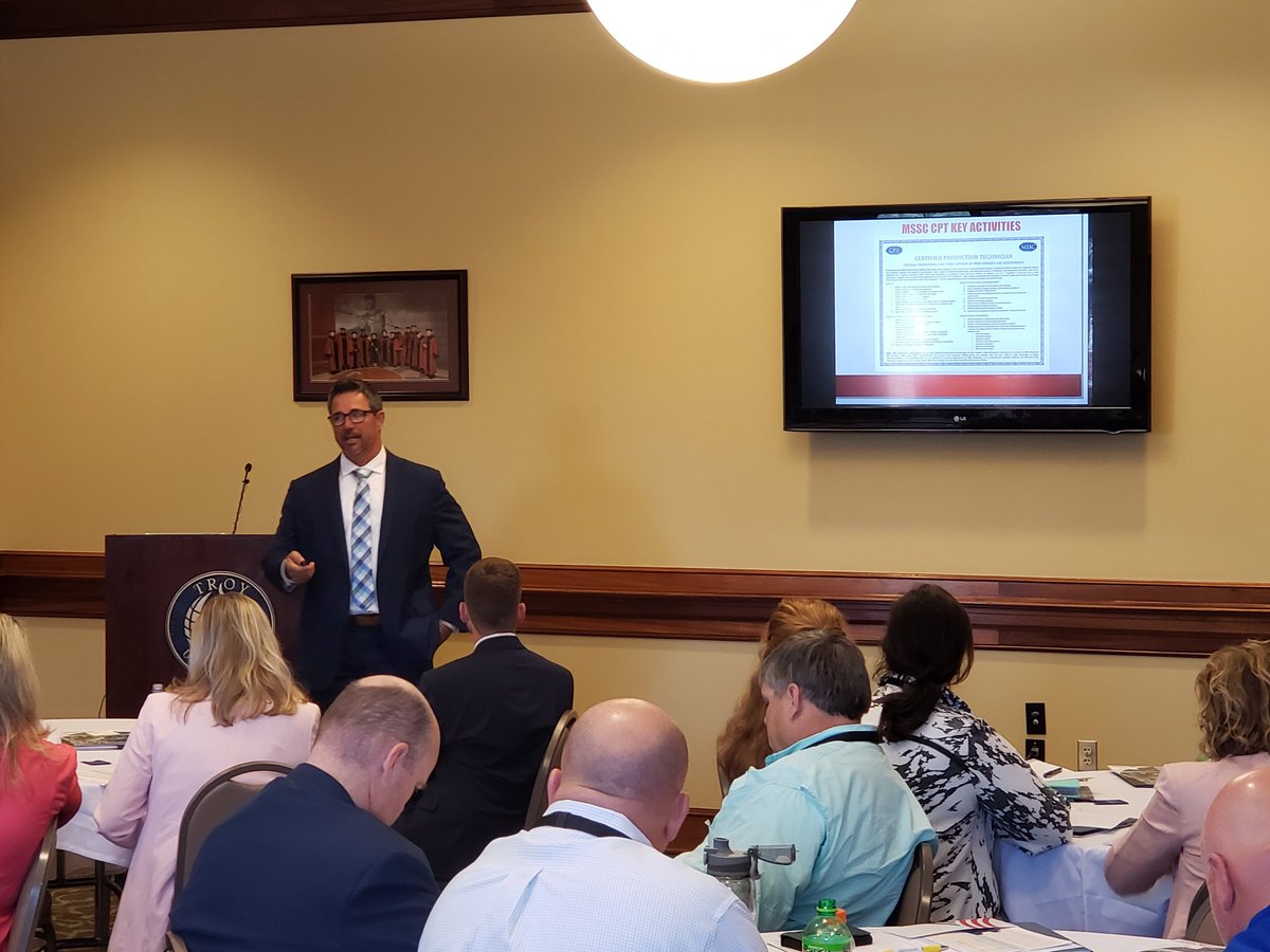 sealaworks's tweet photo. #HAPPENINGNOW 

@joejohnsonwcc and Dean Reeder from @wccdothan talking about Workforce programs to #EWA19 

@ACCS_Education @ALWorksSystem @LindaCYoung49 @AshliWilkins6 @GlasscockTommy https://t.co/PWLFPmjXGA