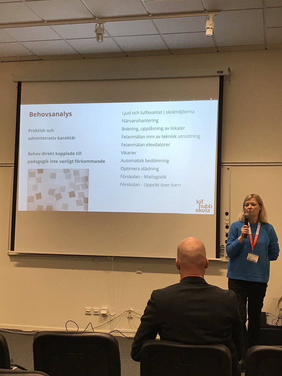 IntraserviceE's tweet photo. Avslutade #Sett2019 med förläsning om Internet of Things i skolan. Sakernas internet (svenska) - vardagsföremål med inbyggd teknik och internetkoppling som gör att de kan styras och/eller utbyta data över nätet. IoT kopplat till AI, då händer det grejer! https://t.co/98Q4M1acW9